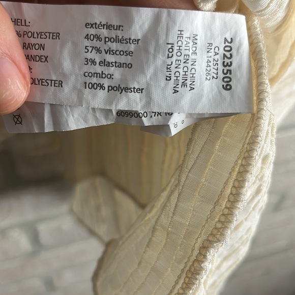 Black Tape Cream Ruffle Tank- Size S - Picture 4 of 4